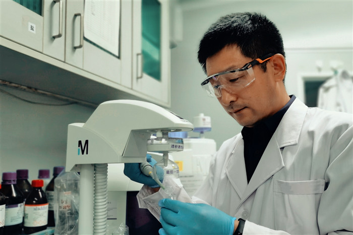 【甲子東油情 百年大學夢】東油學子風采錄第七期 以“材”筑夢，探微求真——記材料科學研究的東油追光者